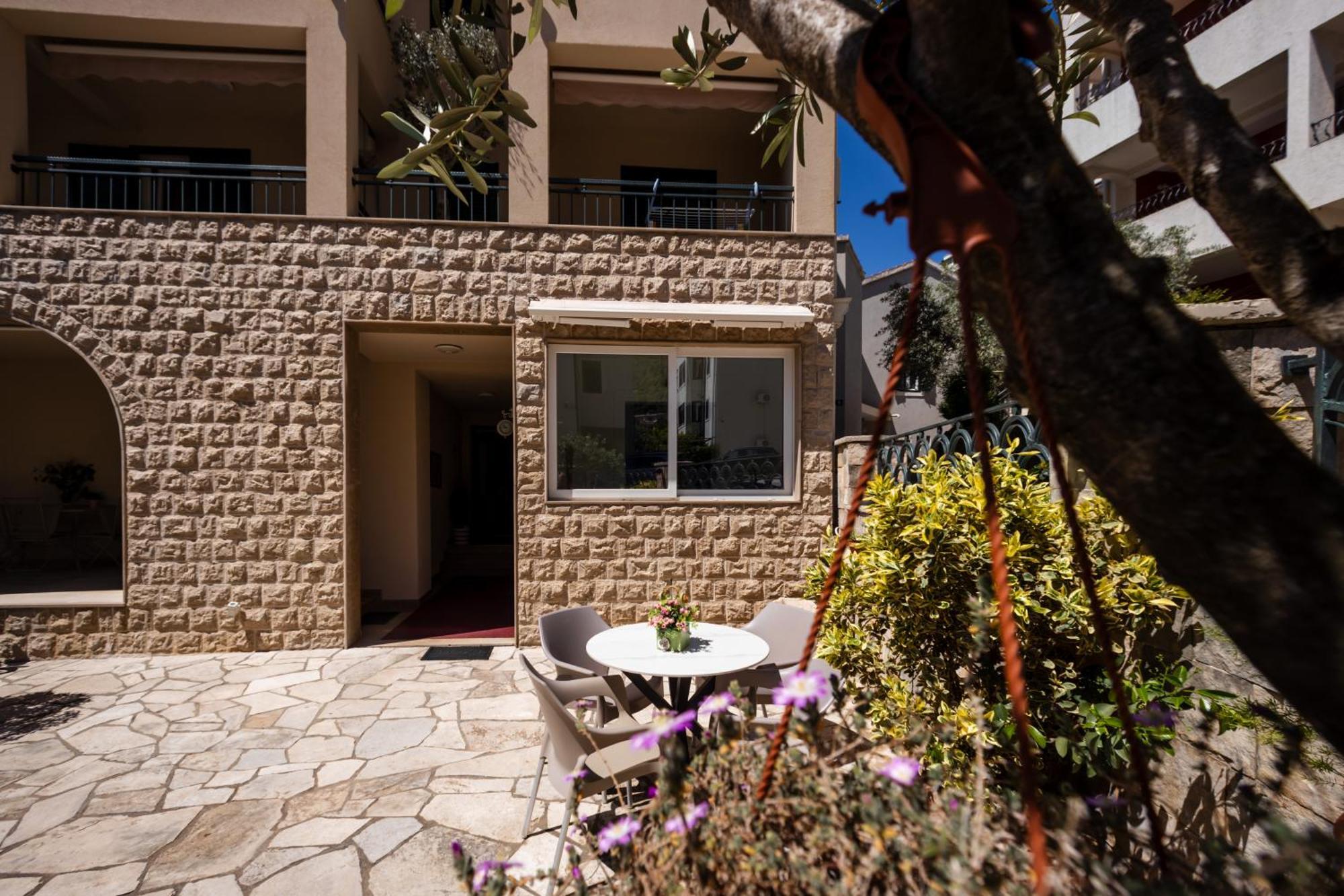 Guest House Medin Petrovac Eksteriør billede