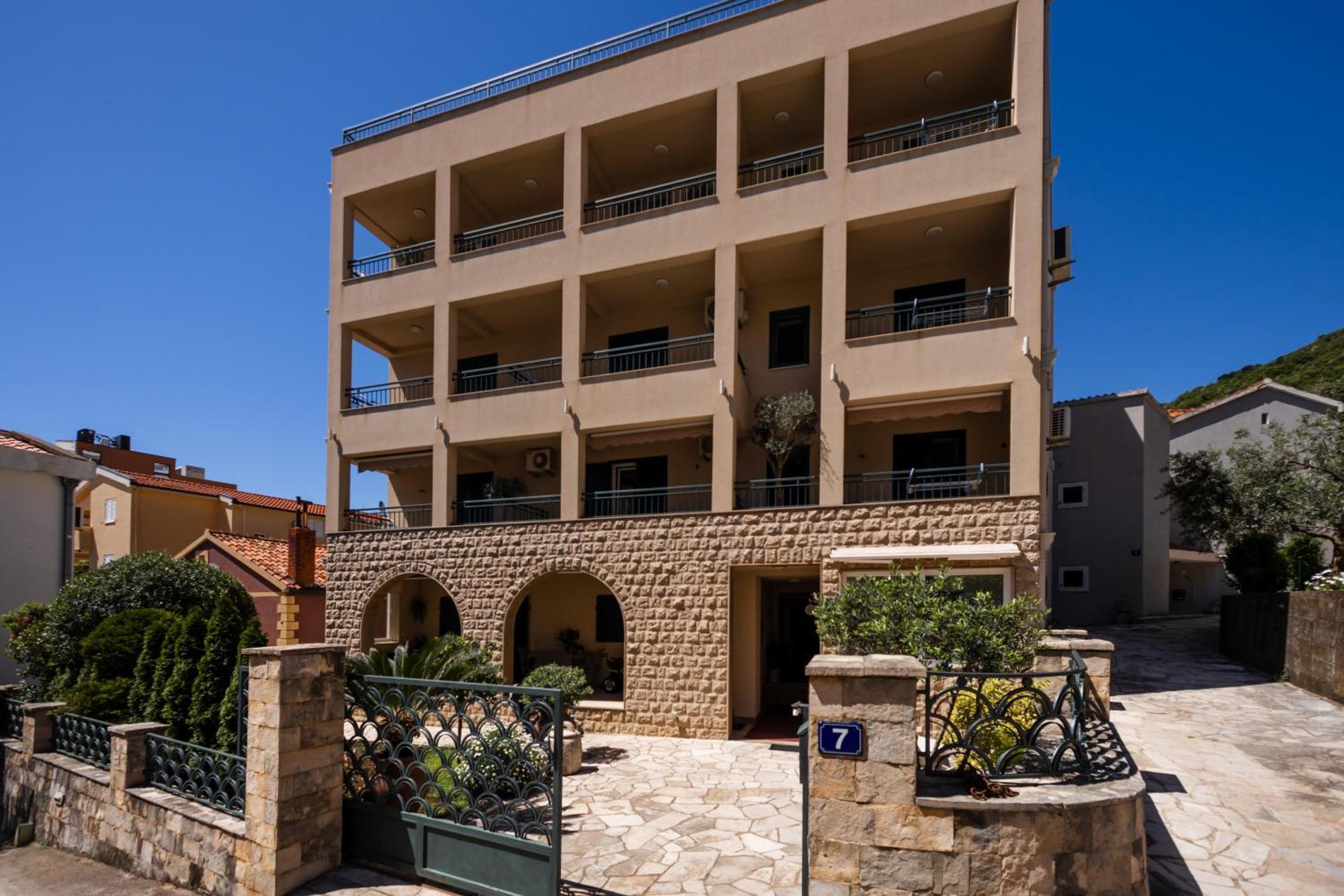 Guest House Medin Petrovac Eksteriør billede
