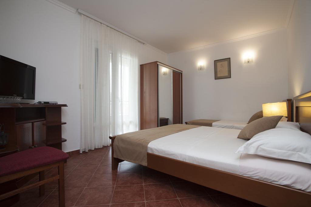 Guest House Medin Petrovac Eksteriør billede