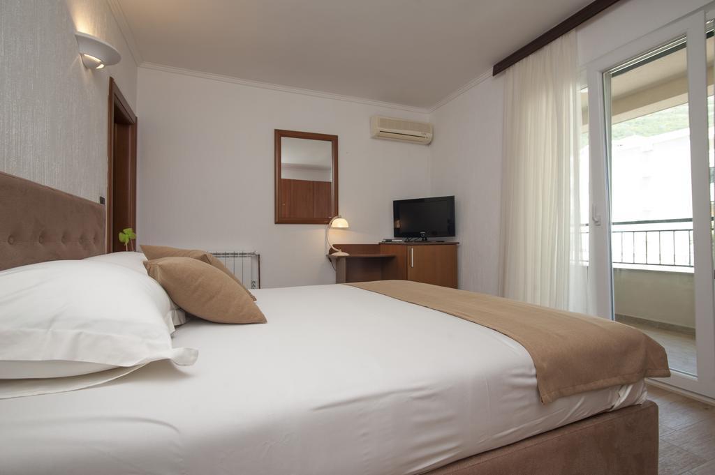 Guest House Medin Petrovac Eksteriør billede