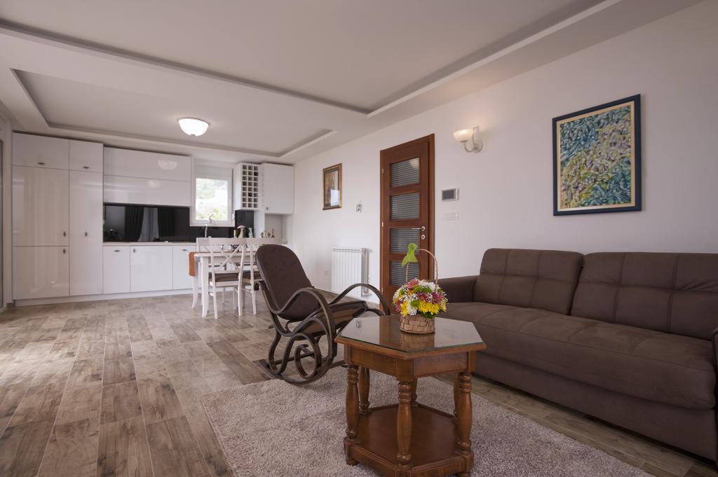 Guest House Medin Petrovac Eksteriør billede